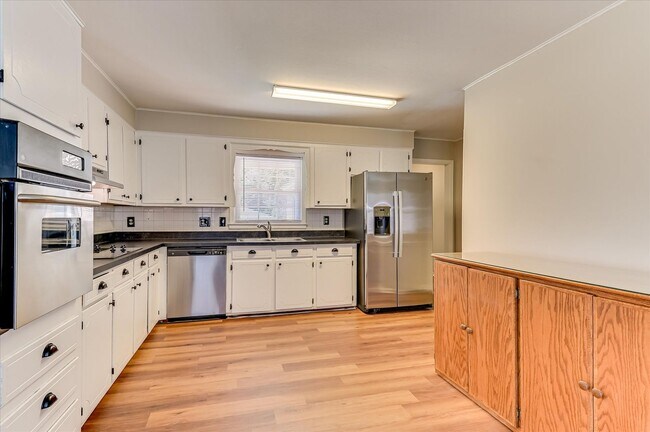 Building Photo - 2705 Bolling Rd