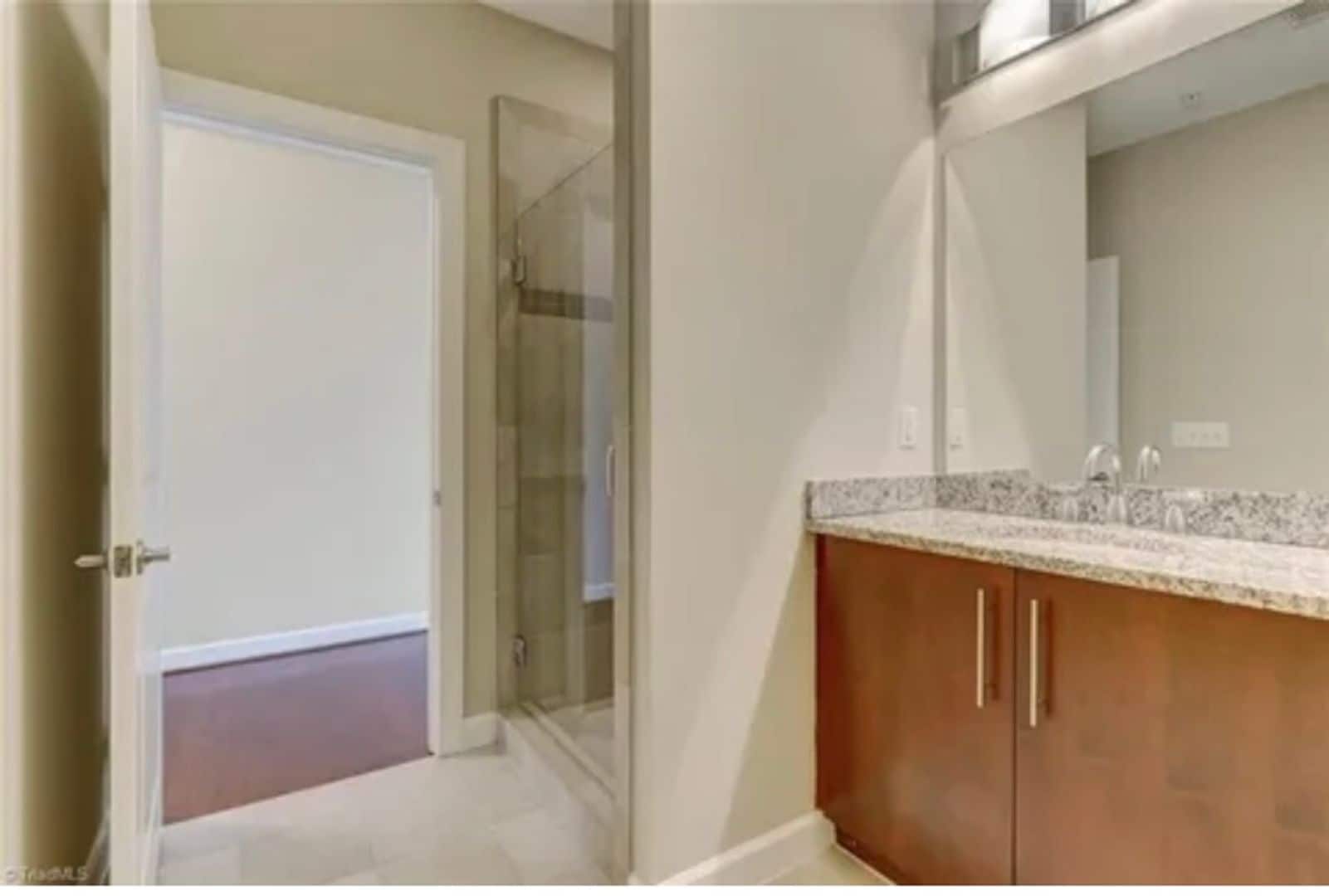 Building Photo - 201 N Elm St