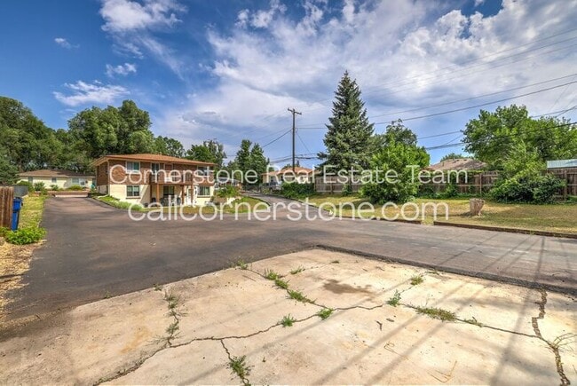 Building Photo - 1410 Custer Ave