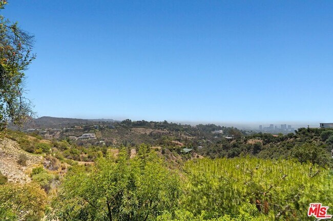 Building Photo - 1256 Stradella Rd