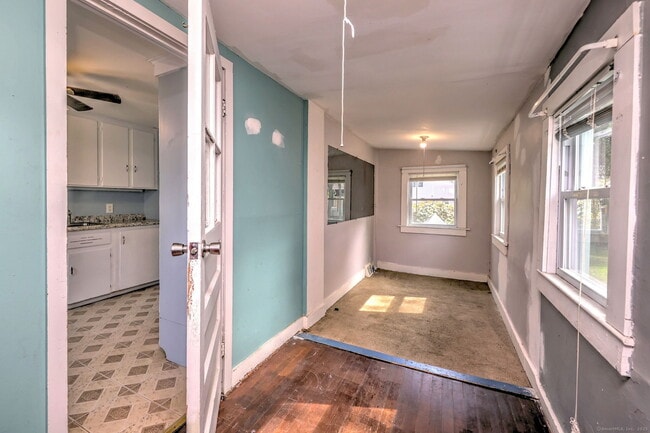 Building Photo - 22 Holmes Ave