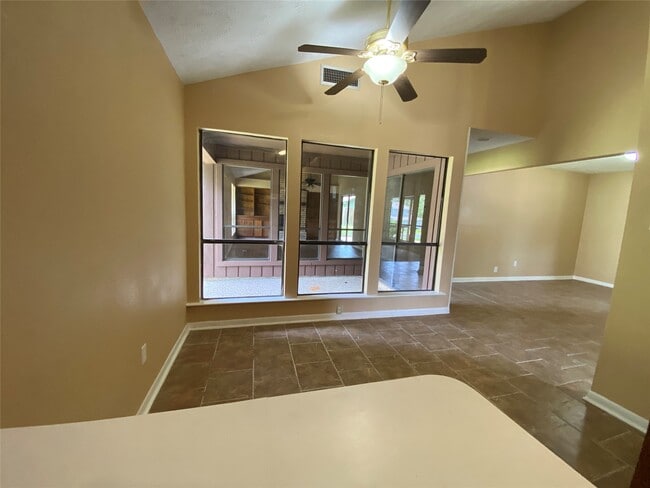 Building Photo - 24600 Darkwood Ct