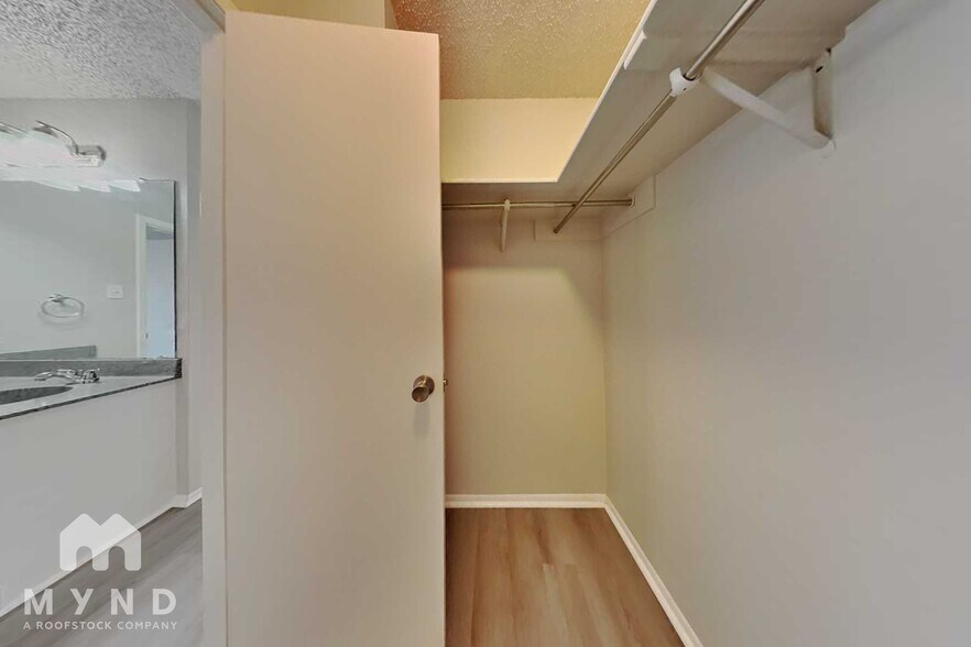 Building Photo - 8031 Manderly Pl