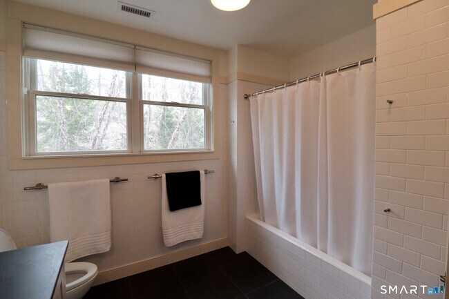 Building Photo - 68 Hopkins Rd