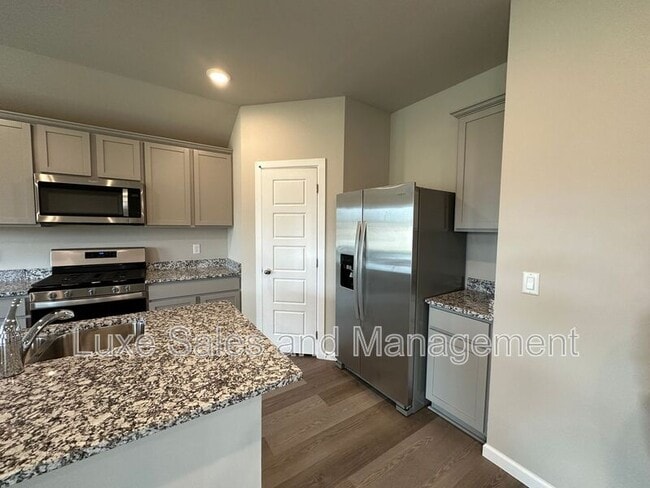 Building Photo - 10516 SW 41st Pl