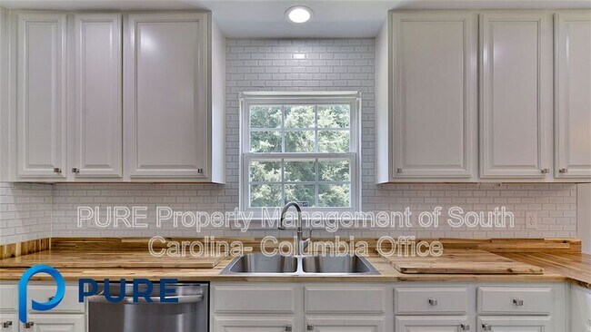 Building Photo - 229 Kenmore Park Dr
