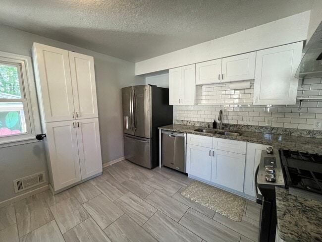 Building Photo - 2063 Coral Ln