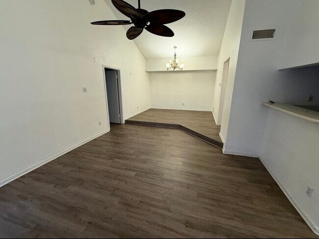 Building Photo - 2610 Encina Dr