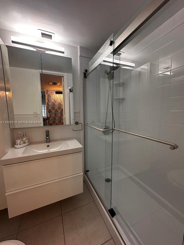 Building Photo - 5055 Collins Ave