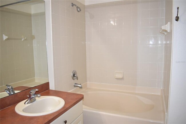 Building Photo - 2132 Brandon Park Cir