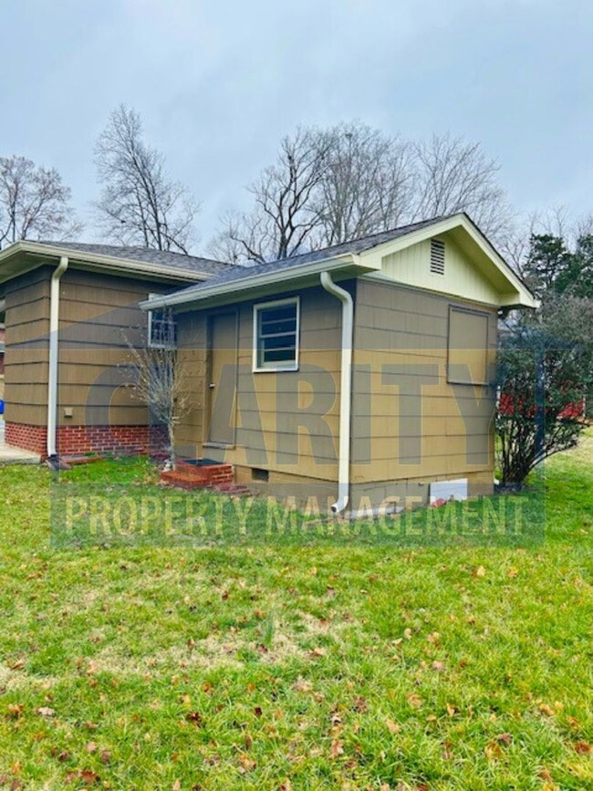 Building Photo - Adorable two bedroom home!