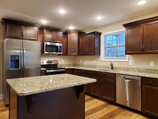 Building Photo - 843 Crestone Ln