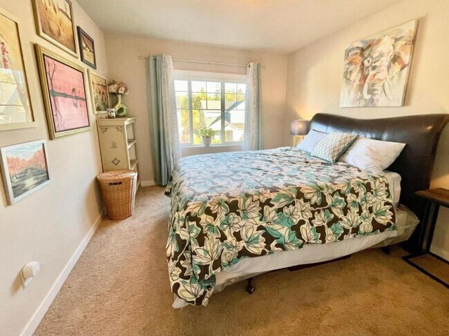 Building Photo - 15206 82nd Ave E