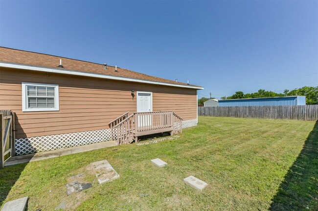Building Photo - 4745 Wenda St
