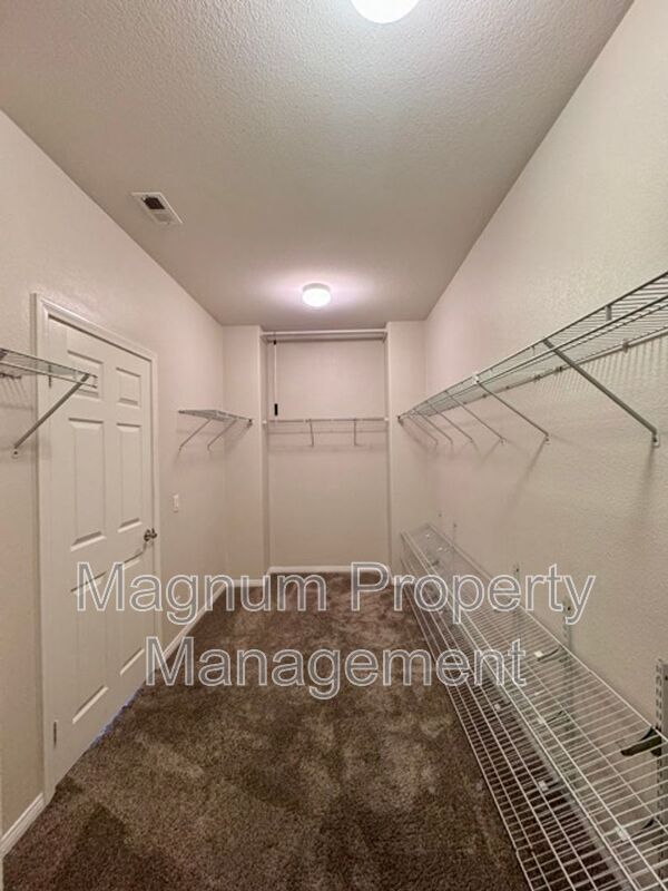 Building Photo - 34333 Northhaven Dr