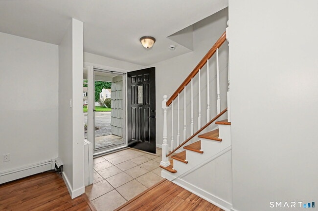 Building Photo - 44 Barmore Dr W