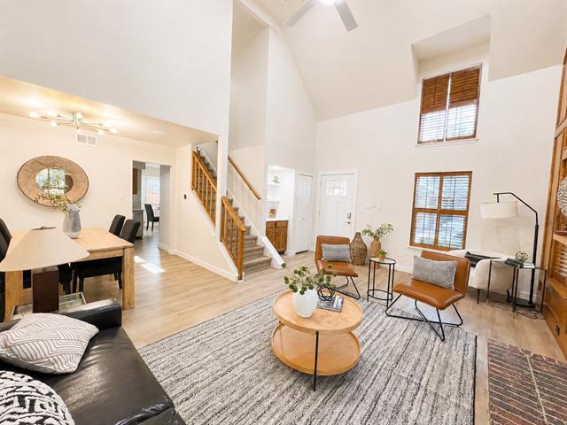 Building Photo - 300 Lamesa Ct