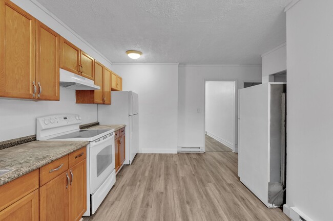 Building Photo - Spacious 5-Bed Renovated Home with Modern ...