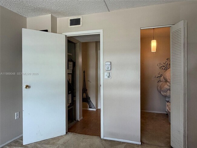 Building Photo - 16851 NE 23rd Ave