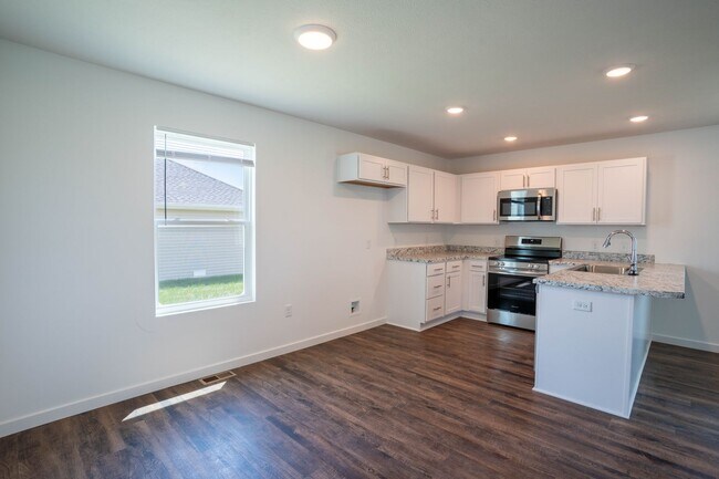 Building Photo - Brand new 3 bedroom home - Bolivar, MO