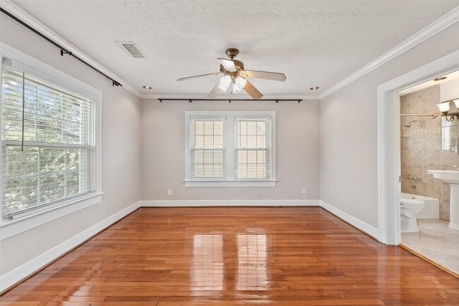 Building Photo - 1637 Castle Ct