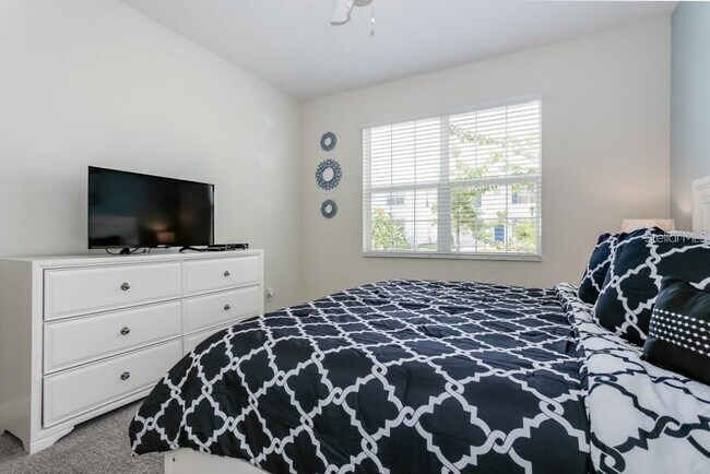 Building Photo - 1561 Flange Dr