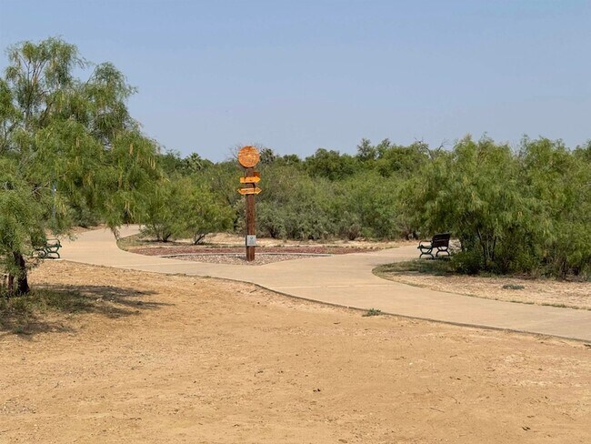 Building Photo - 304 Anthony Ln