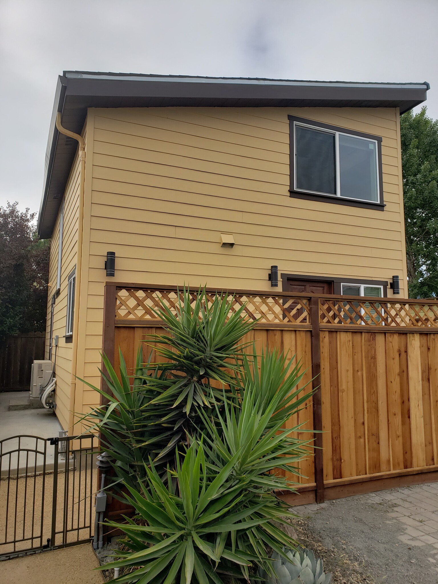 Building Photo - 958 10th Ave