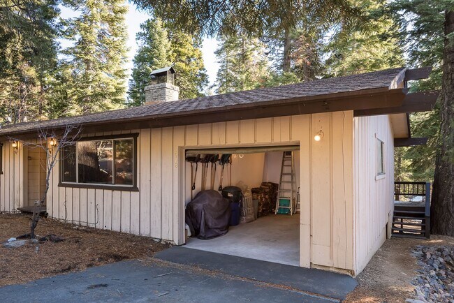 Building Photo - 418 Agate Rd
