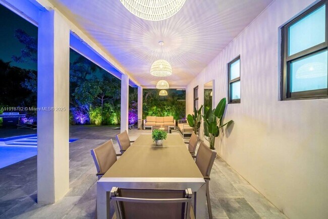 Building Photo - 305 NW 124th St