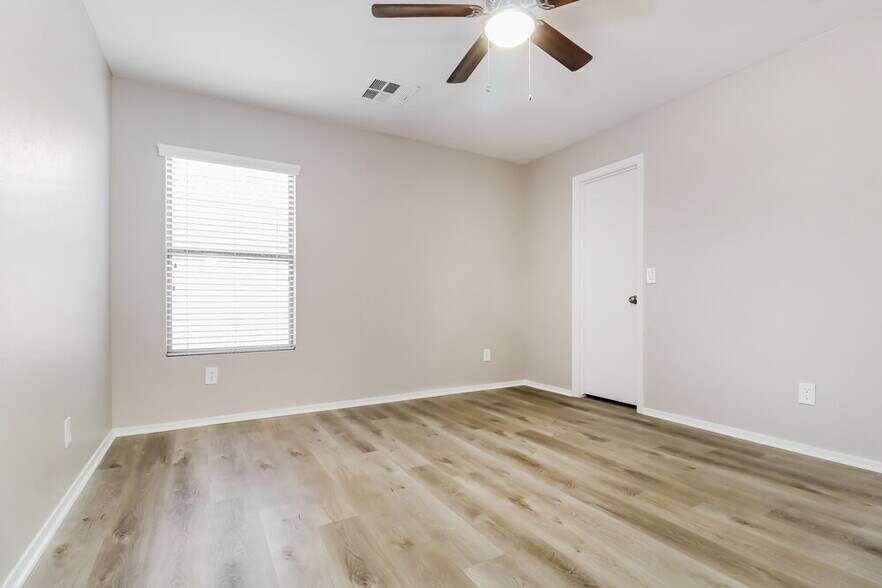 Building Photo - 11811 W Foothill Dr