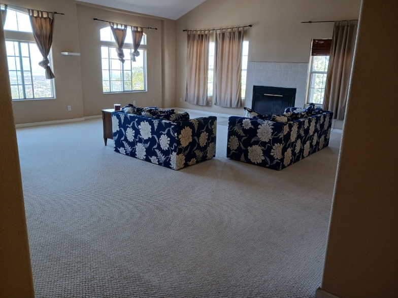 Building Photo - 10072 Roseview Dr