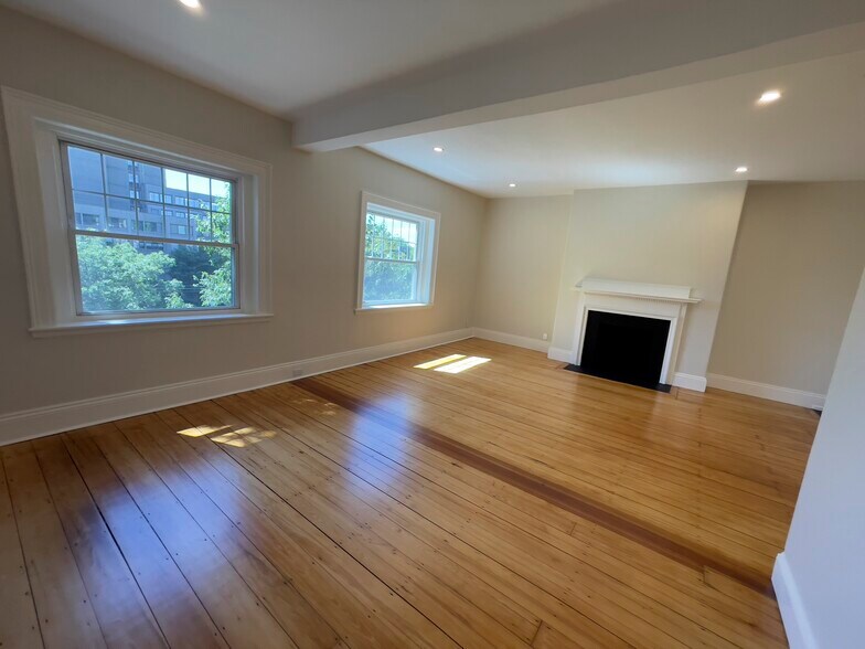 Building Photo - 1716 Beacon St