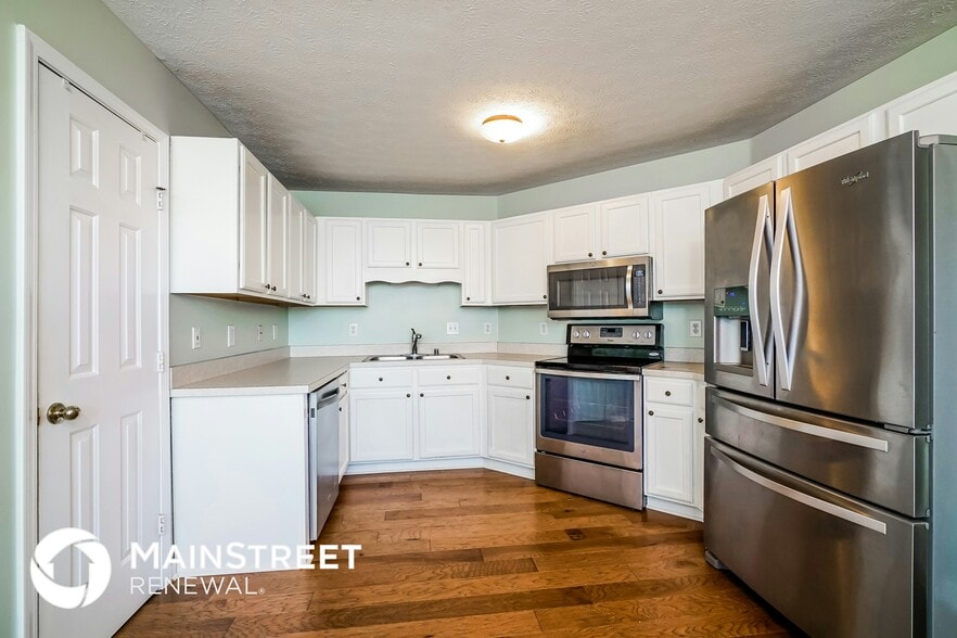 Building Photo - 10717 Bayport Rd