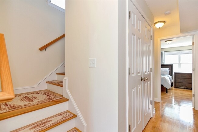 Building Photo - 28 Richardson St