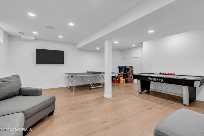 Building Photo - 2017 5th Ave