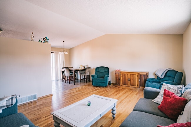 Building Photo - 1991 Palm Dr