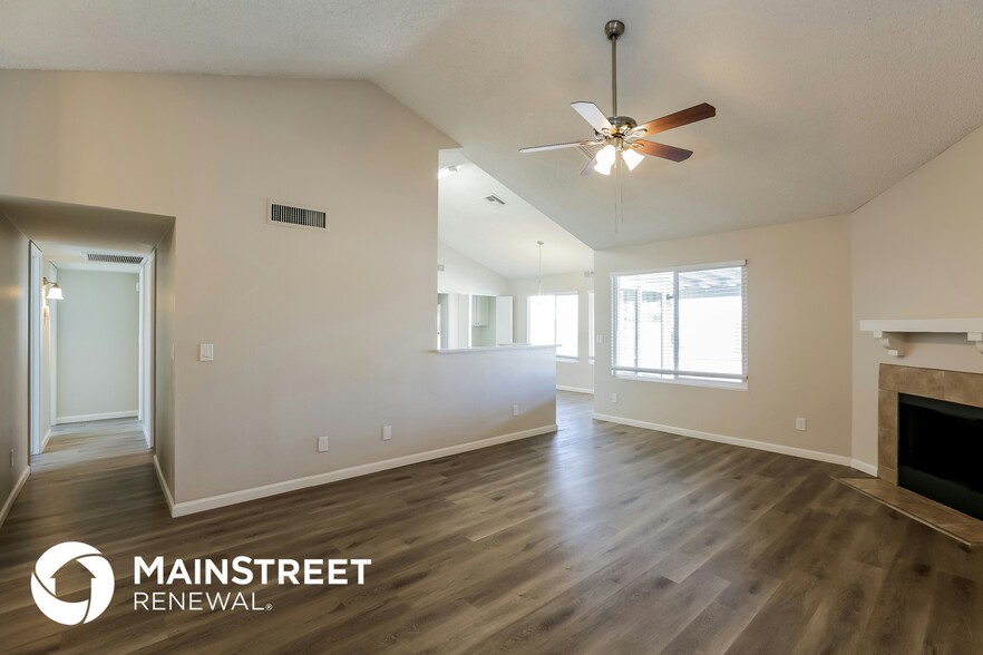 Building Photo - 13232 N 56th Ave