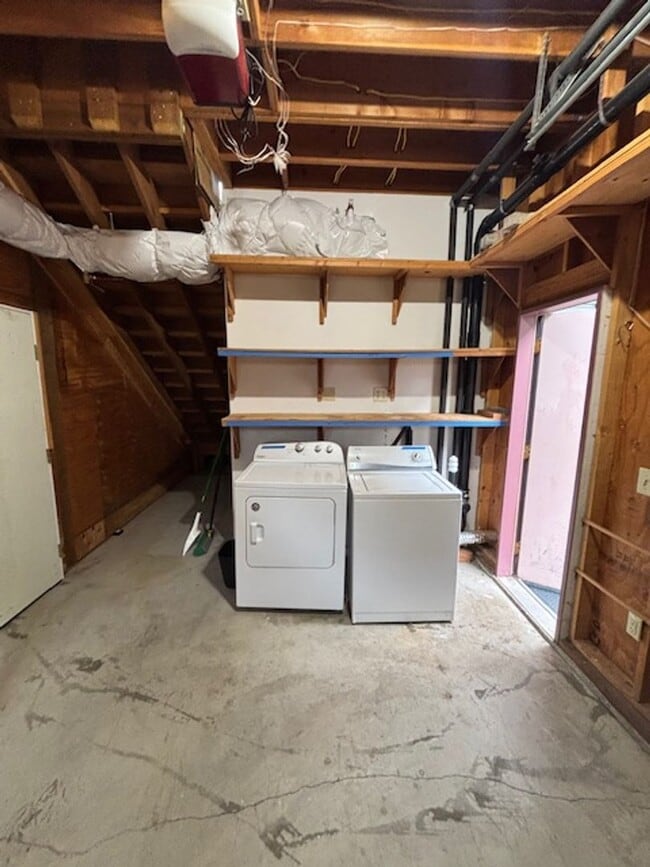 Building Photo - 2 Bedroom 1 Bath Apt in Newberg