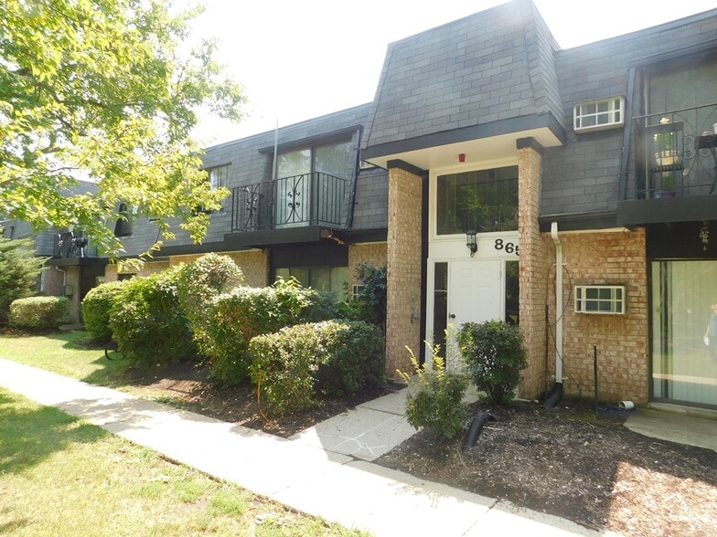 Building Photo - 865 Westmoreland Dr