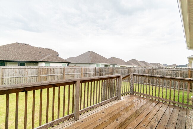 Building Photo - 535 Wagon Wheel Ave