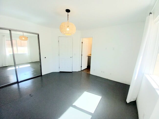 Building Photo - Fantastic Rental Opportunity in South Joshua Tree!