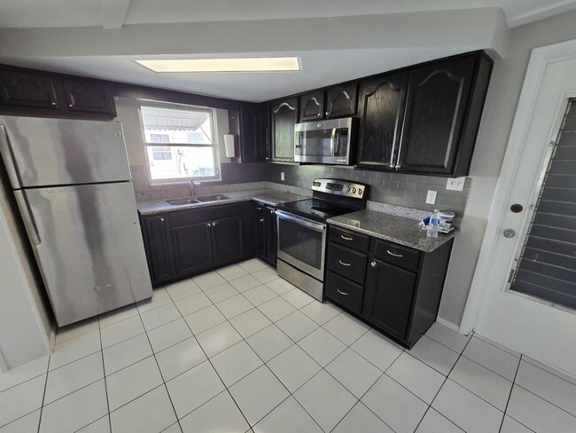 Building Photo - 3614 Harvard Dr