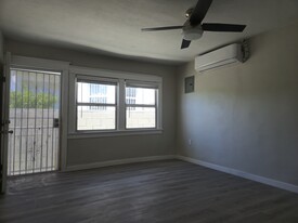 Building Photo - 209 W Ave 26