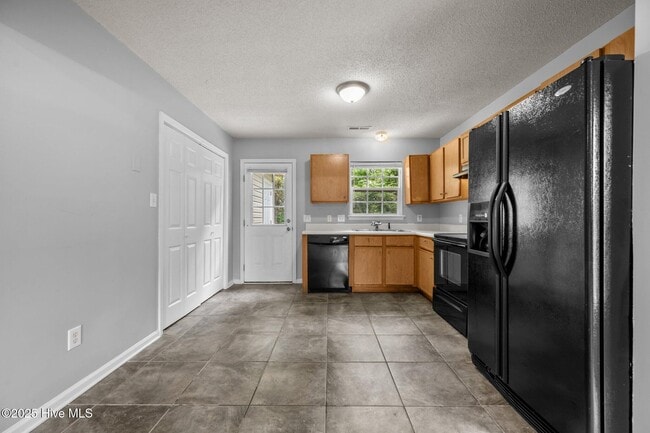 Building Photo - 1087 W Pueblo Dr