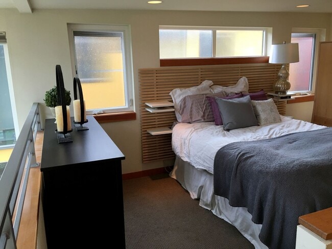 Building Photo - Three-Level Loft-Style 2BR | 3BA with Priv...