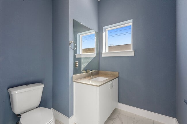 Building Photo - 6106 Clarkson Ln