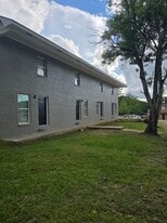 Building Photo - Newly Major Renovated Beverly Manor