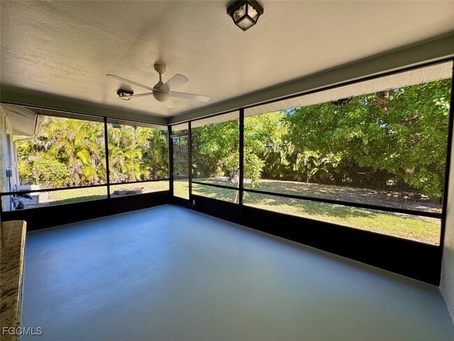 Building Photo - 3725 SW 6th Ave