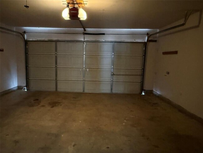 Building Photo - 808 Sunflower Dr